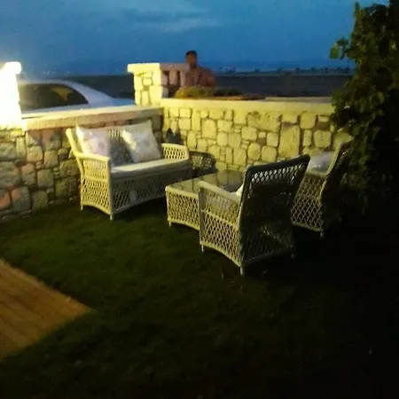 Beyaz Tas Butik 2* Ayvalı