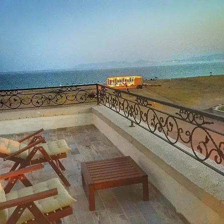 Beyaz Tas Butik Hotel Ayvalı